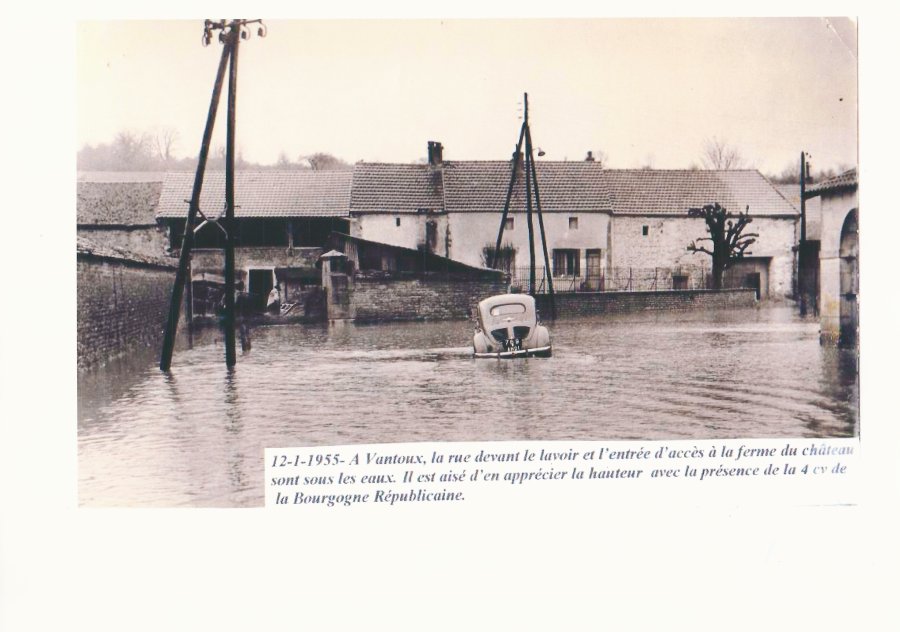 Messigny_et_Vantoux_devant le château rue du lavoir
