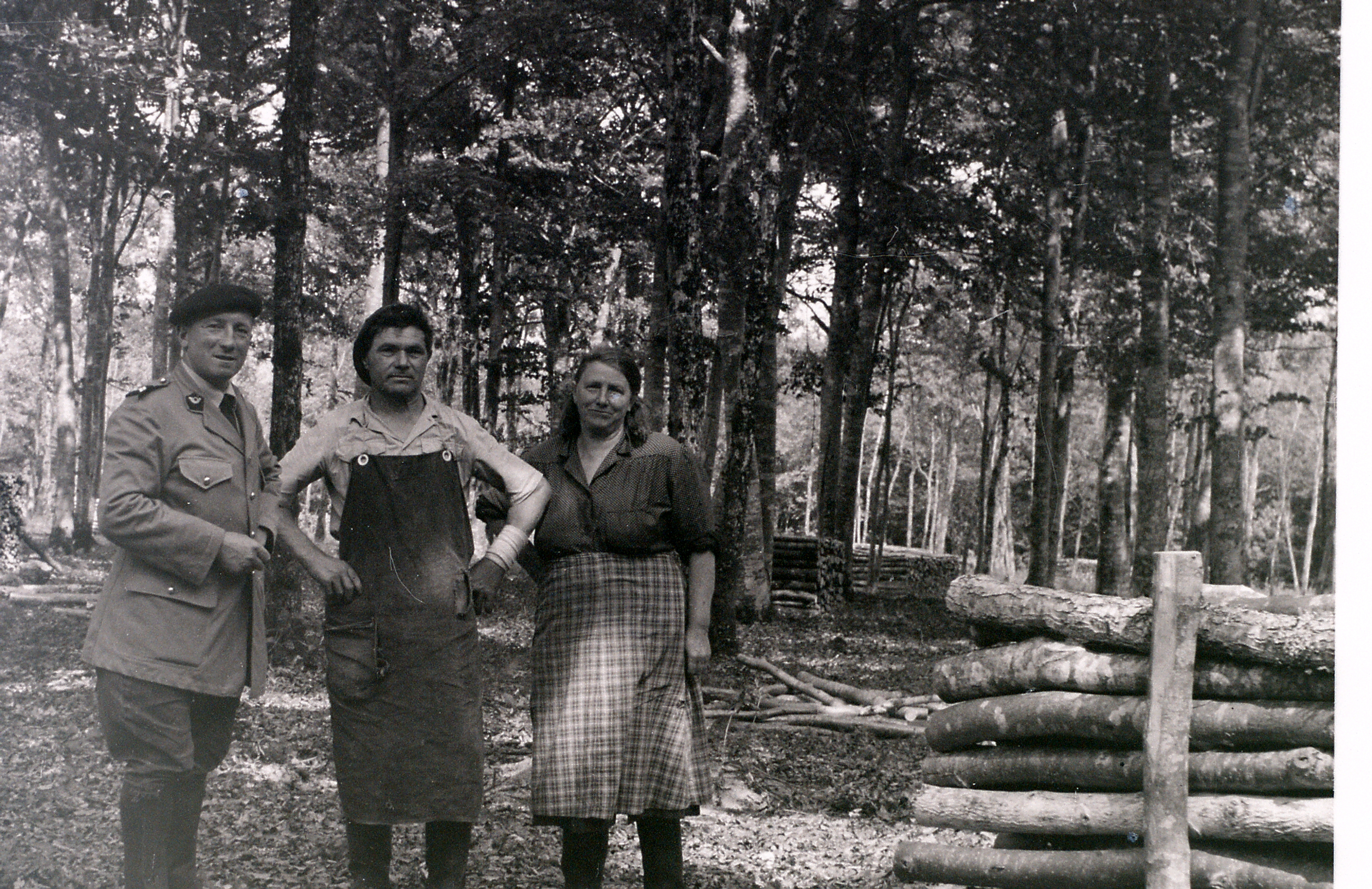 Carte Postale Ancienne CPA 91 Souzy-la-Briche – Bois De La Briche – Famille De Bûcherons 1910
